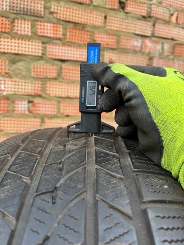 Шини пара FALKEN EUROWINTER 235/60/R17 зима резина