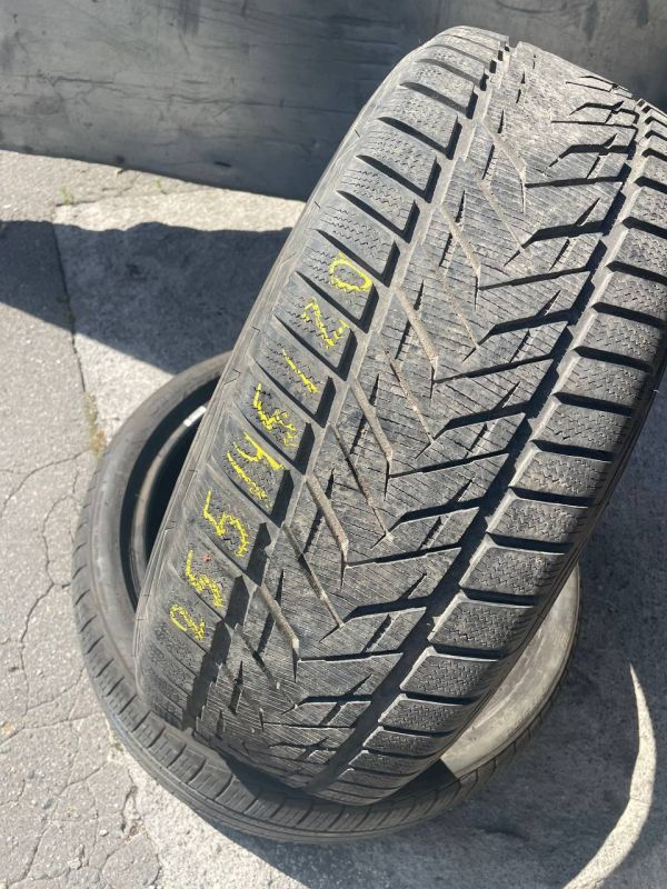 Vredstein 255/45 r20 