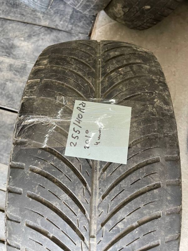 Шина одіночка 255/40 r21 4mm