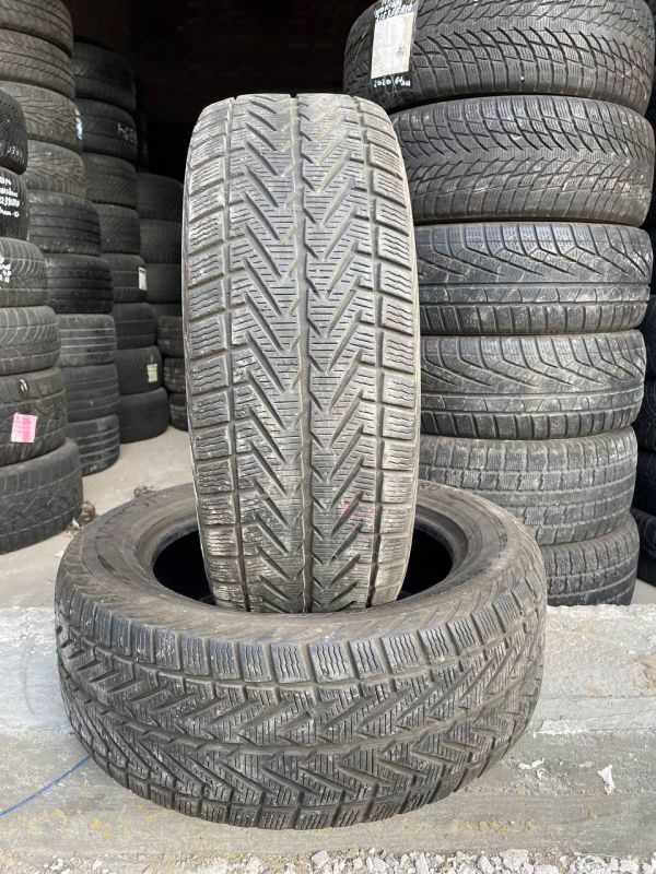 Шини пара Vredestein 235/55 r17 зима Гума