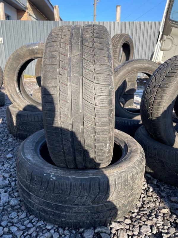 Шини пара Toyo 235/50 r17 зима Гума