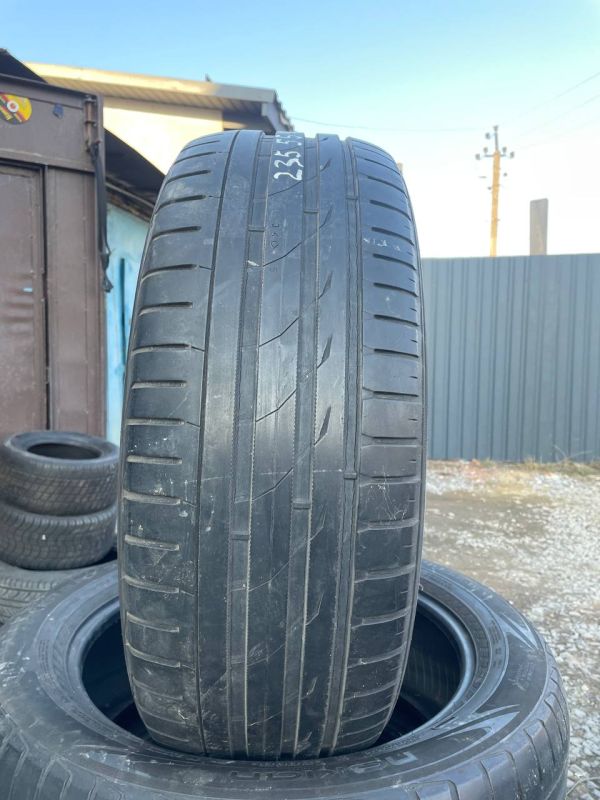Шини пара Nokian 235/55 r19 літо Гума