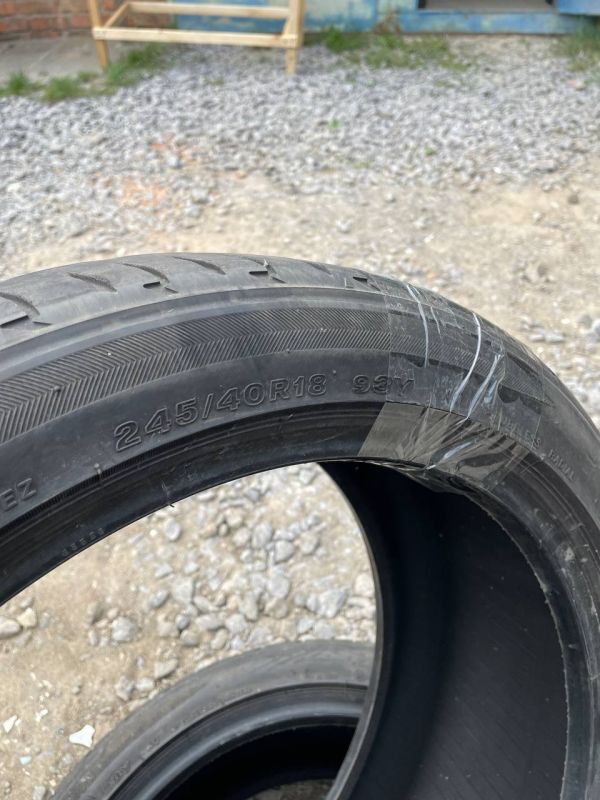 Шини пара Bridgestone 245/40 r18 літо резина