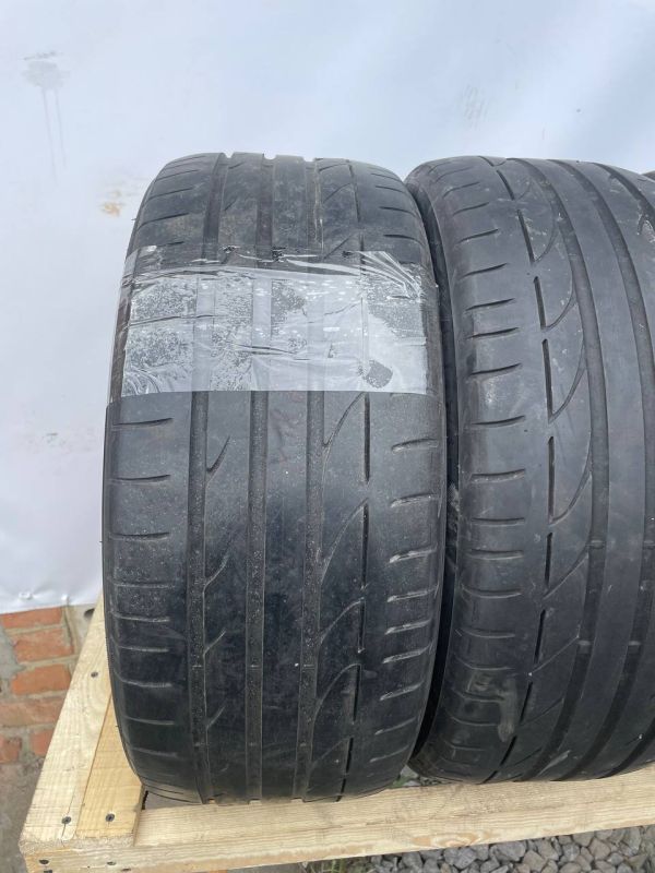 Шини пара Bridgestone 225/40 r18 літо резина