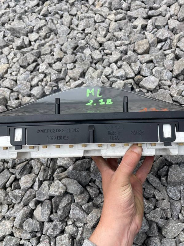 Панель приладів щиток приборів Mercedes Ml W163 A1635402047
