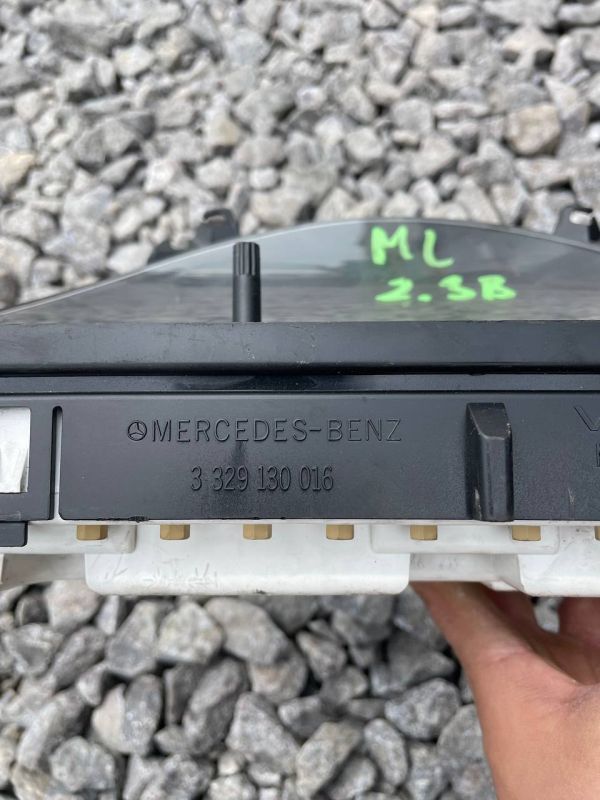 Панель приладів щиток приборів Mercedes Ml W163 A1635402047