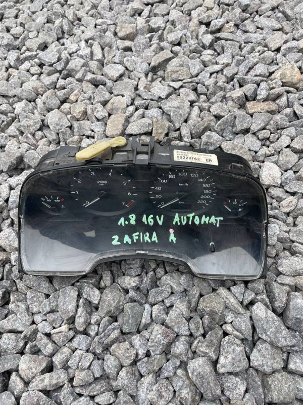 Панель щиток приладів Opel Zafira панель приборов бензин автомат