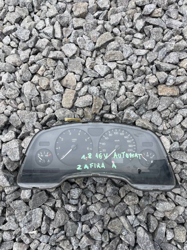 Панель щиток приладів Opel Zafira панель приборов бензин автомат
