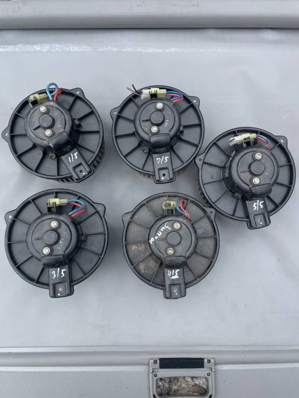 Вентилятор пічки Volvo s40  016070-0260 Моторчик пічки Mitsubishi Carisma