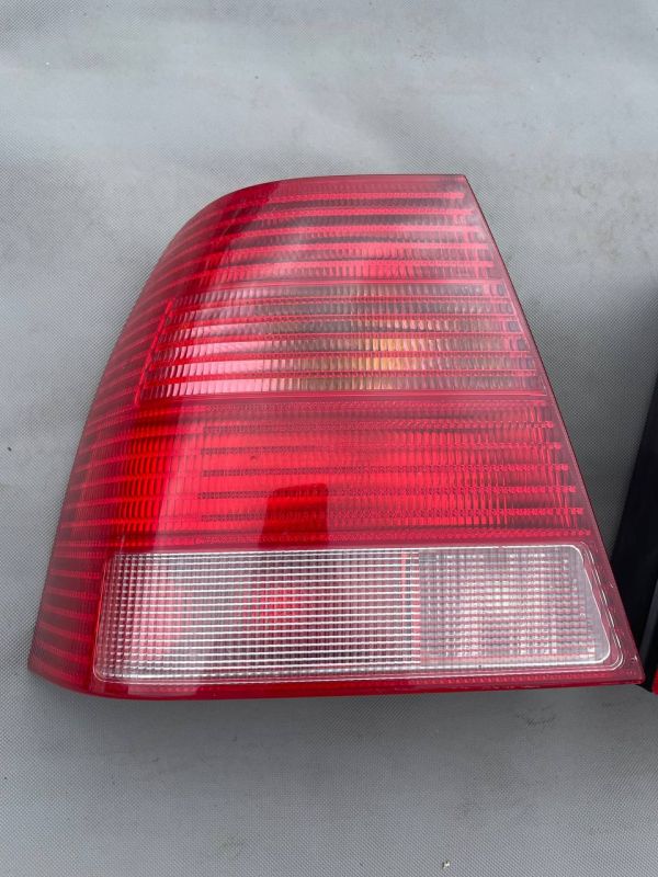 Задній лівий стоп фольцваген бора Volkswagen bora фари ліхтарі