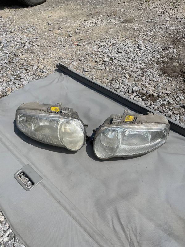 Фари пара передні права ліва фари оригінал Alfa Romeo 147