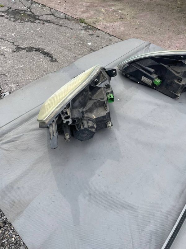 Передні фари Ford Fiesta MK6 Форд Фієста МК6 2002–2005