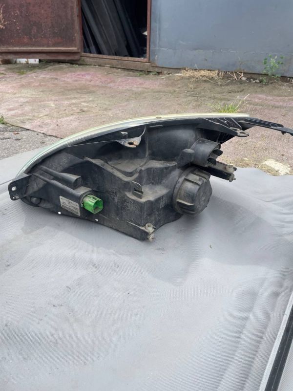Передні фари Ford Fiesta MK6 Форд Фієста МК6 2002–2005