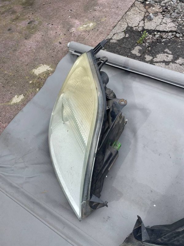Передні фари Ford Fiesta MK6 Форд Фієста МК6 2002–2005