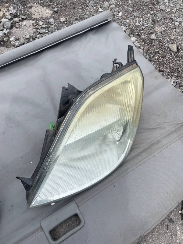 Передні фари Ford Fiesta MK6 Форд Фієста МК6 2002–2005