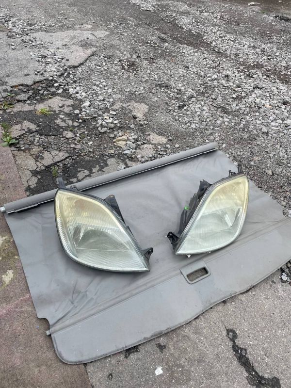 Передні фари Ford Fiesta MK6 Форд Фієста МК6 2002–2005