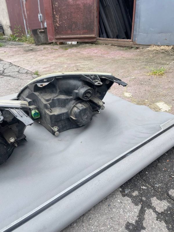 Передні фари Ford Fiesta MK6 Форд Фієста МК6 2002–2005