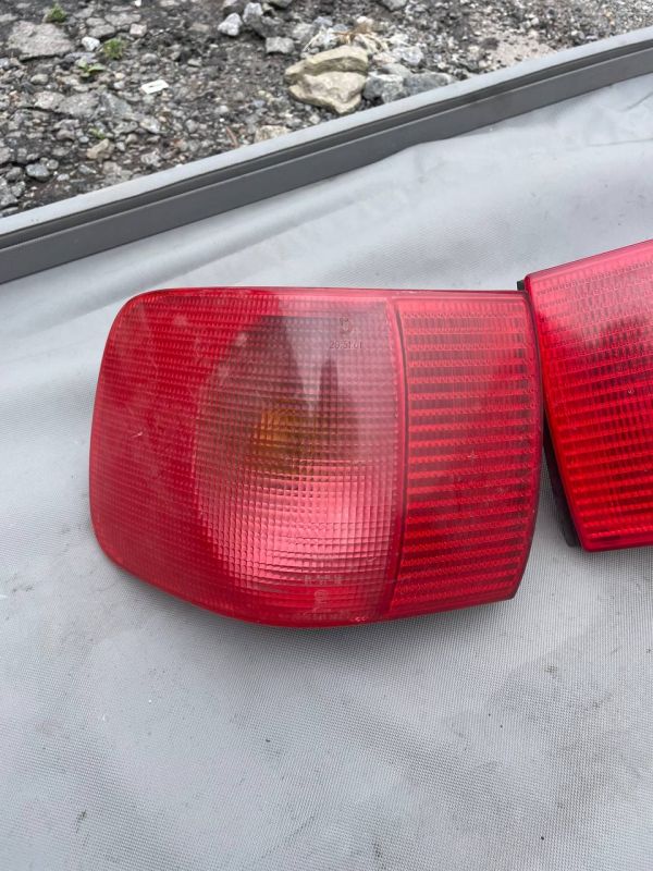 Стопи Audi 80 ліхтарі лівий задні в крило