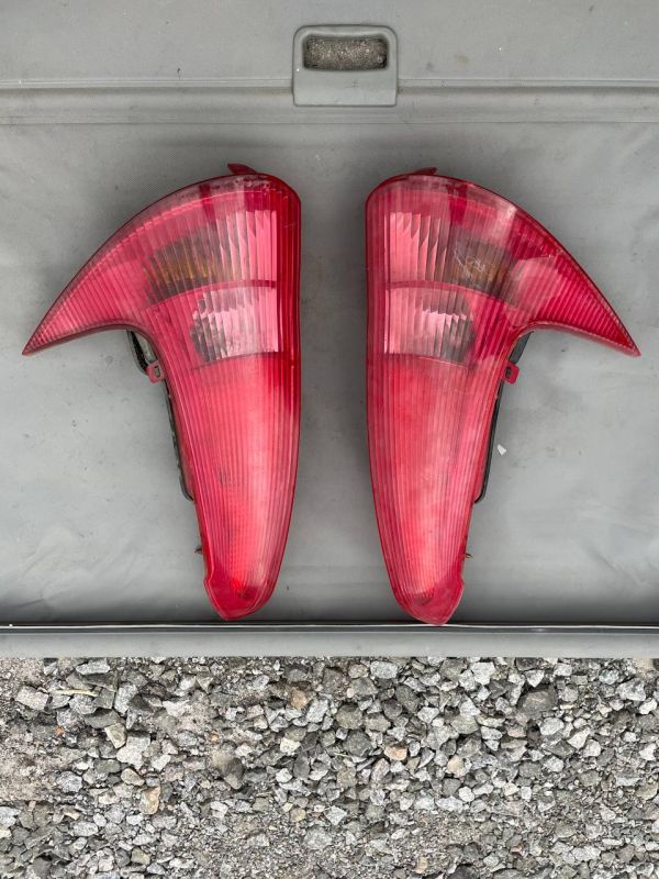 Стопи ліхтарі фара ліва права peugeot 206 03r універсал Пежо