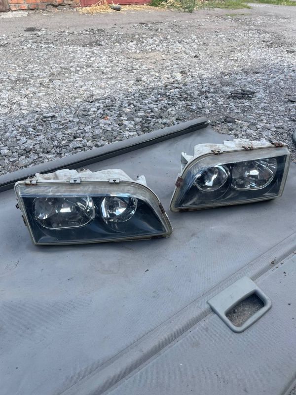 Фари права ліва передні VOLVO S40 I V40 Вольво