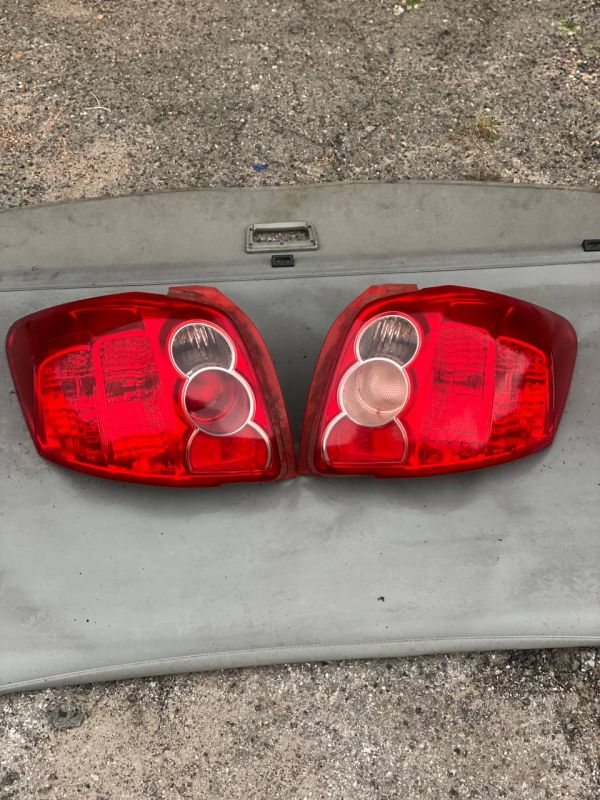 Задні стопи ліхтарі лівий Toyota auris