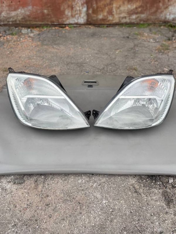 Передні фари ліва права Форд Фієста Ford Fiesta