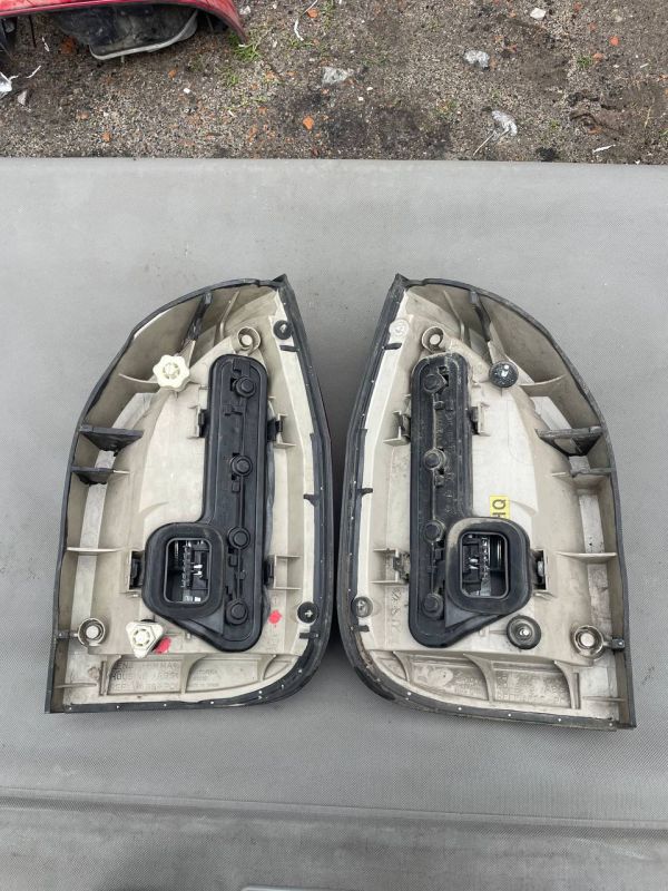 Задні стопи ліхтарі лівий правий Opel Zafira Опель Зафіра