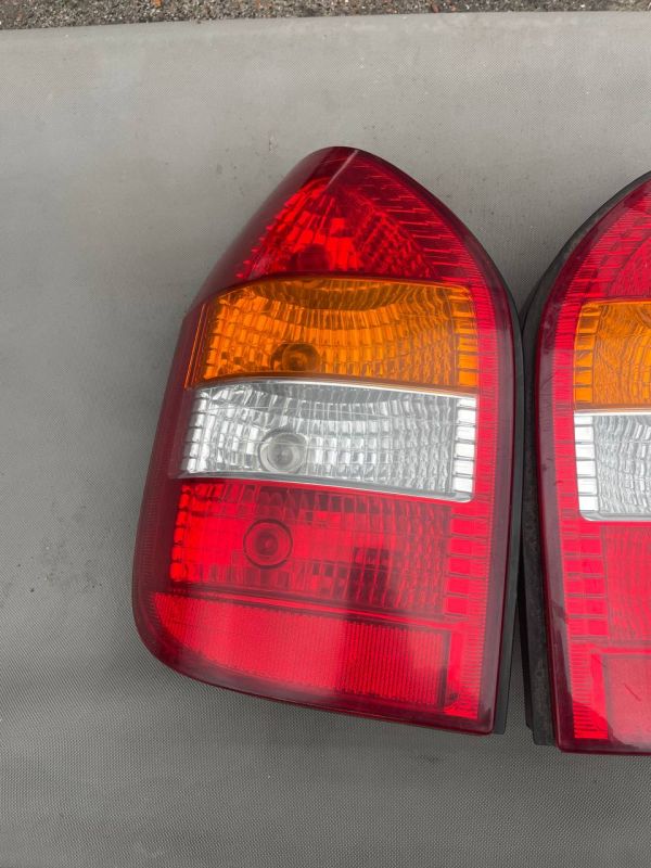 Задні стопи ліхтарі лівий правий Opel Zafira Опель Зафіра