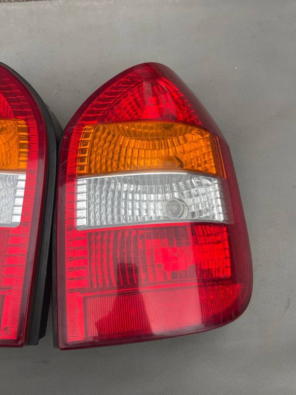 Задні стопи ліхтарі лівий правий Opel Zafira Опель Зафіра