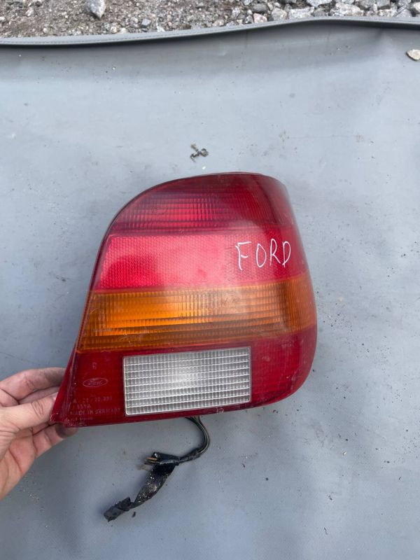 Ліхтар задній правий стоп фонарь (хетчбек) Ford Fiesta 1989-1995