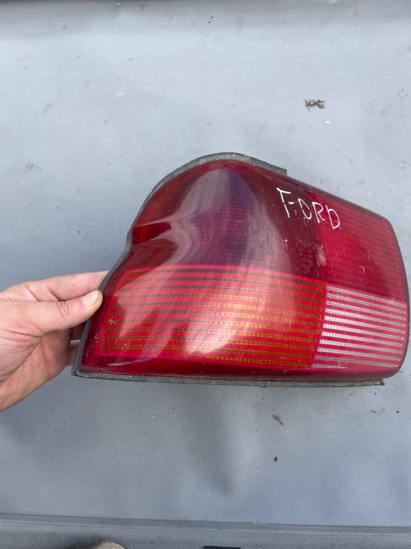 Ліхтар стоп задній лівий Ford Escort 1992-2000 фонарь