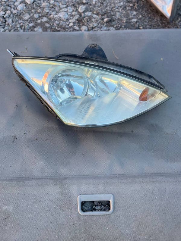 Права передня фара Ford focus 1 2001-2004 форд фокус 1