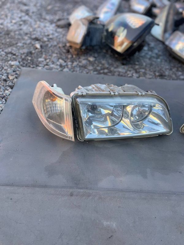 Фари передні пара ліва права volvo v40