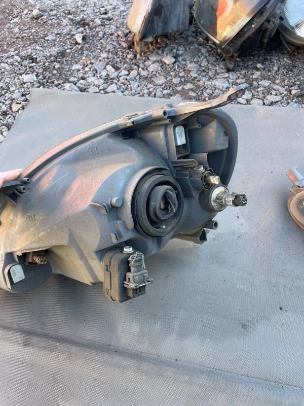 Фари передні пара права Toyota Yaris 1 Тойота Яріс 1