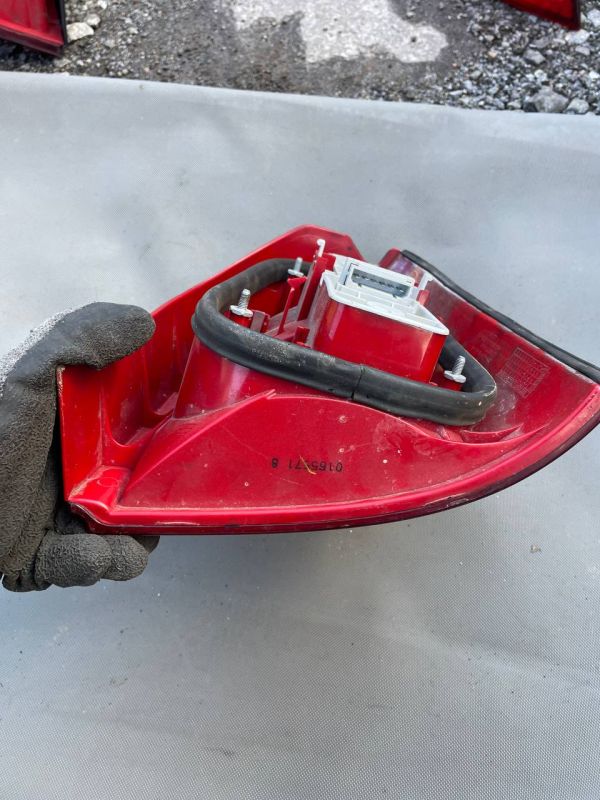 Задній стоп ліхтар лівий Audi A4 B5 Ауді УНІВЕРСАЛ