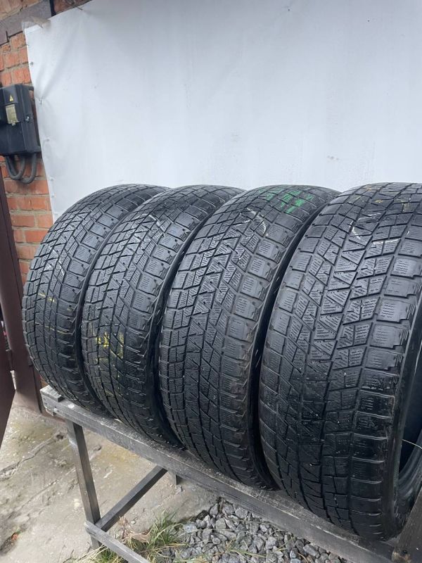 Шини комплект Bridgestone 235/55 r19 зима резина