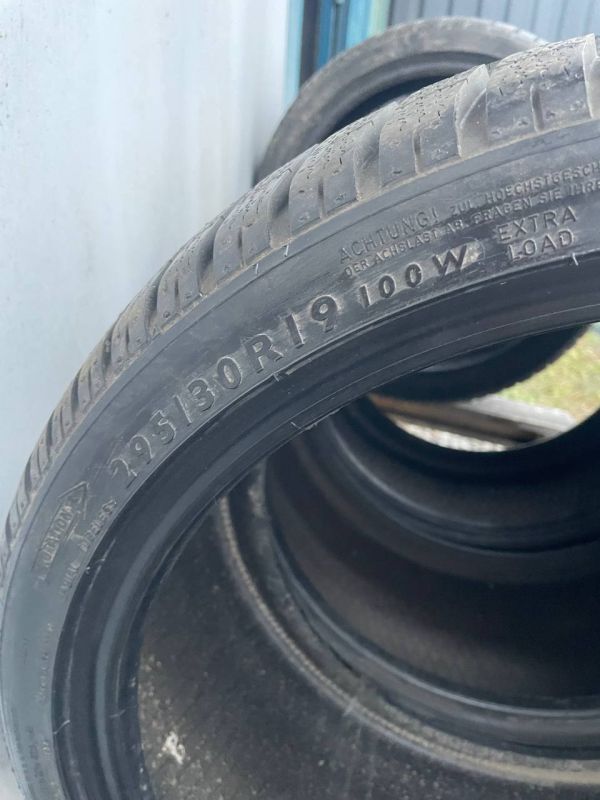 Шини комплект Dunlop 295/30 r19 зима резина