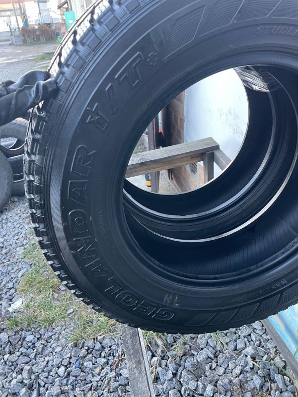 Шини пара Yokohama 215/70 r16 зима резина