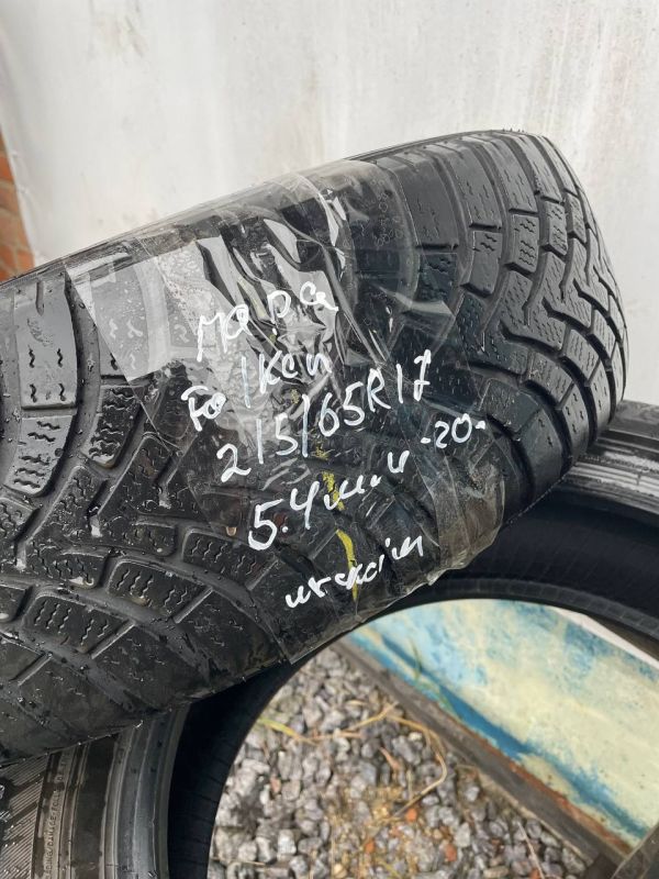 Шини пара Falken 215/65 r17 зима резина