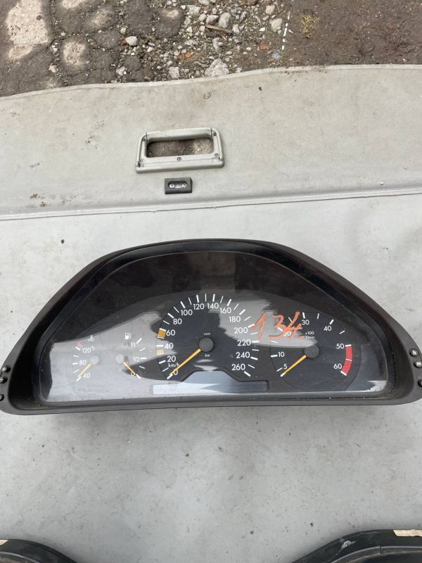 Щиток приборів приборка Mercedes w210 E Мерседес w210 Панель приладів