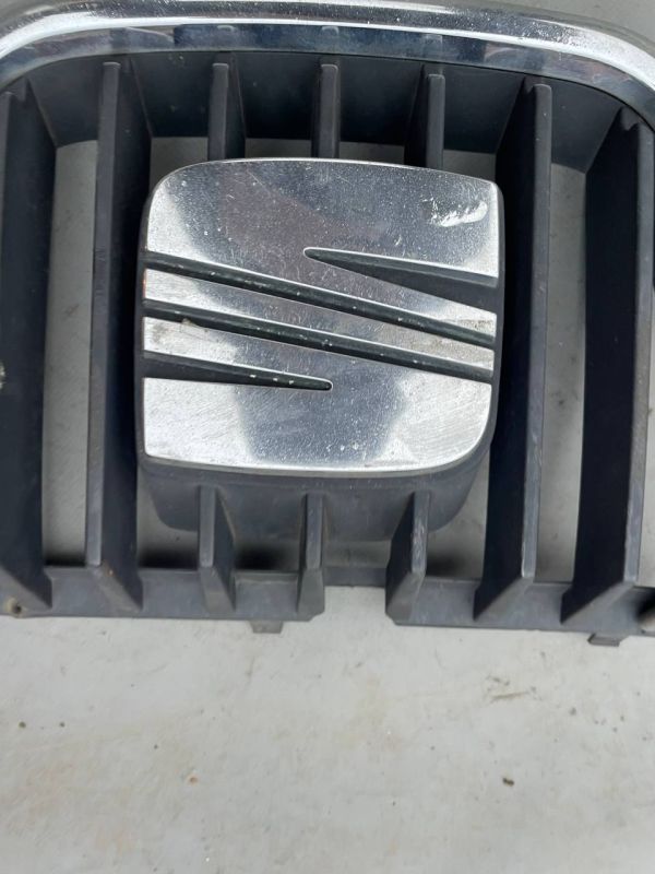 Решітка радіатора seat alhambra Решотка радиатора Сіат Алхамбра