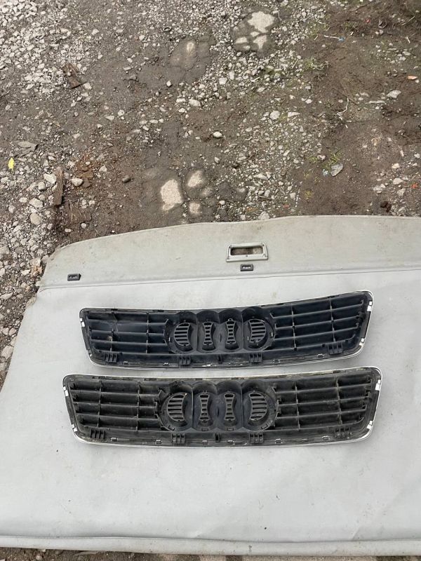 Решітка радіатора Audi A6 C5