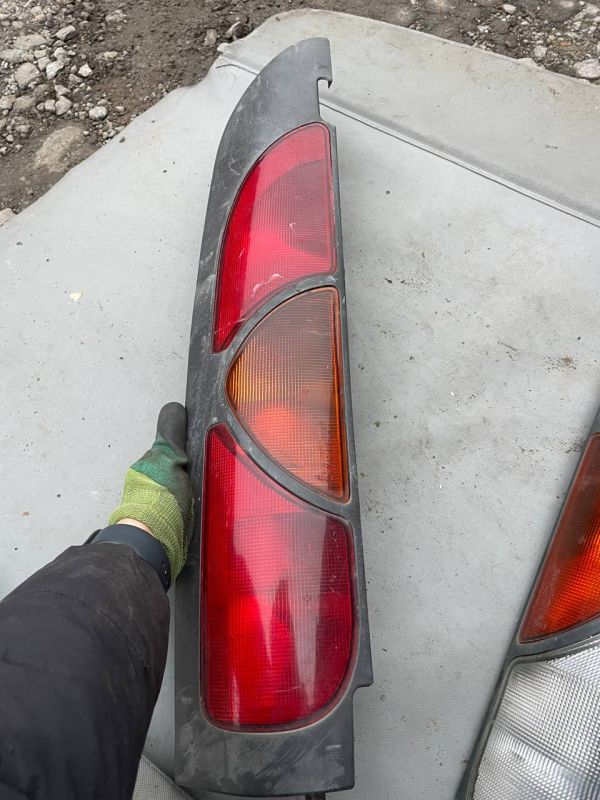 Задні стопи ліхтарі лівий правий Рено Кенго розпашонка Renault Kangoo