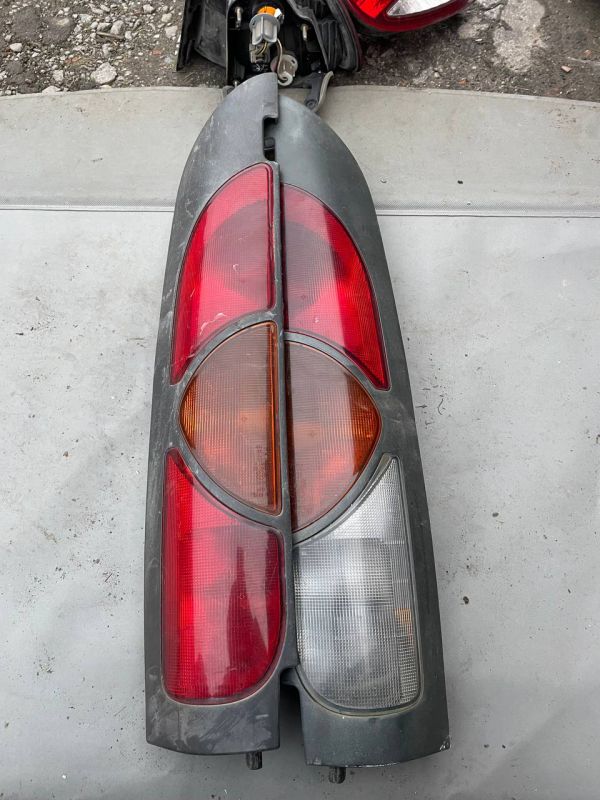 Задні стопи ліхтарі лівий правий Рено Кенго розпашонка Renault Kangoo