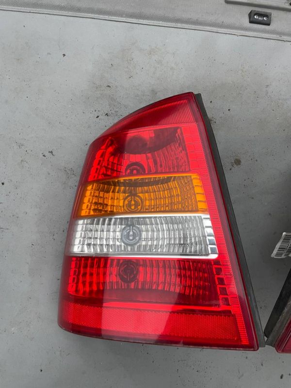 Стопи Задні ліхтарі правий лівий фанарі фари Opel Astra G Опель Астра дж