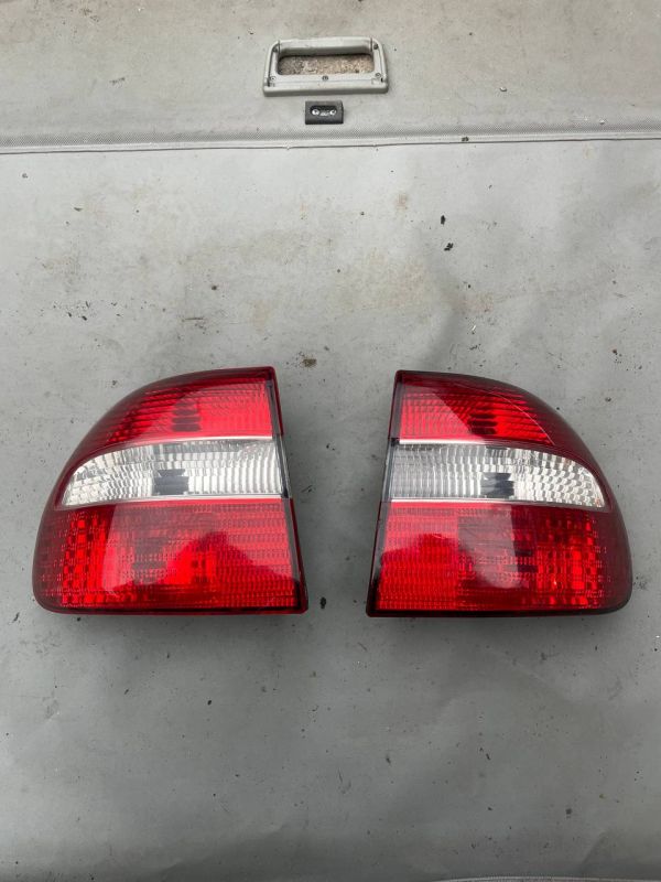 Ліхтарі задні лівий правий стопи фонарь Volvo V40 (1995-2004)