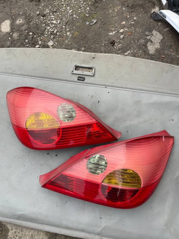 Стопи ліхтарі правий лівий Opel Tigra B 2004-2009 фонарь