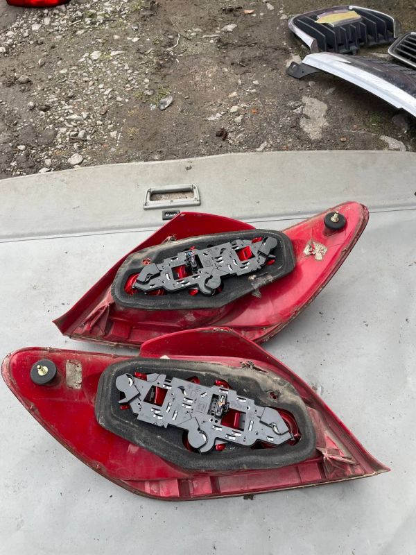 Стопи лівий правий ліхтар фонар Peugeot 307 Хечбек Пежо