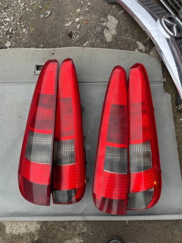 Стопи лівий правий фанарі задні Ford fiesta fusion ліхтарі Форд