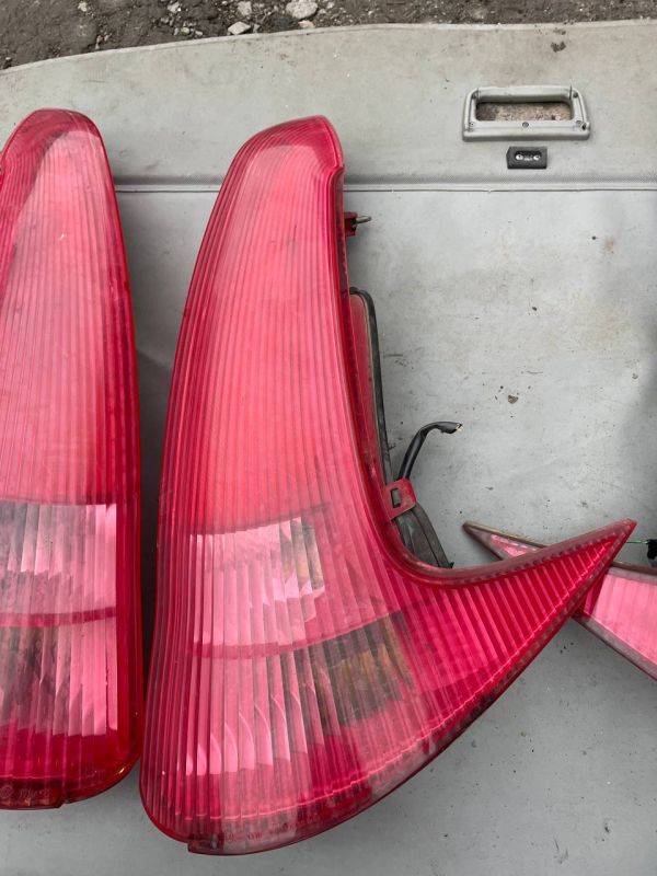 Задні стопи лівий правий ліхтарі стопи Peugeot 206sw пежо Універсал